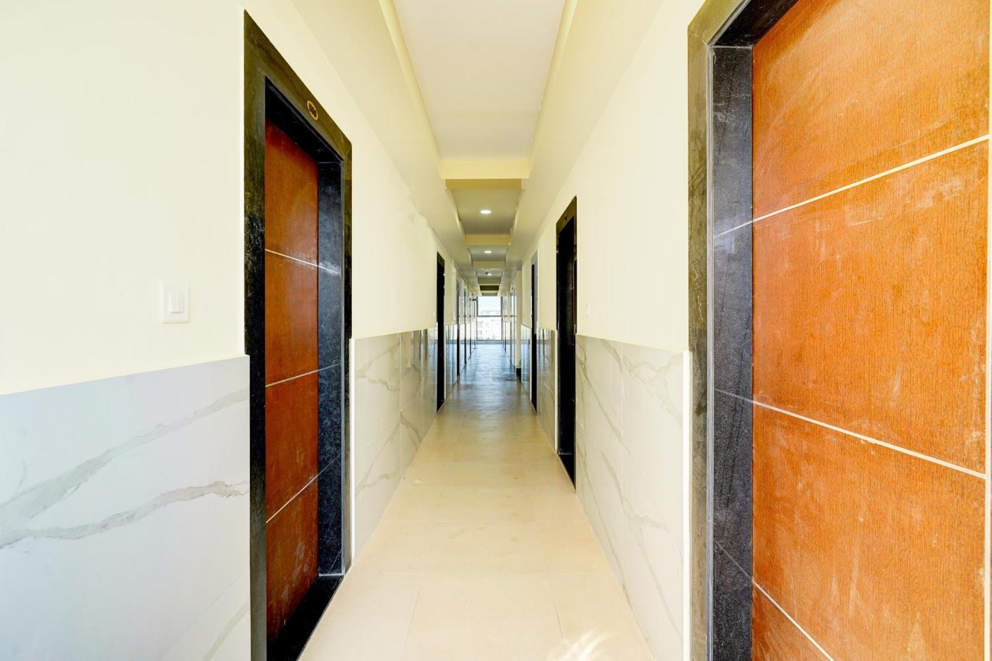 Super Hotel O Sri Vishnu Prime Opposite The Studio Salon, Kundalhalli Gate Бенґалуру Екстер'єр фото